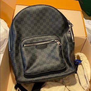 Louis Vuitton graphite canvas discovery backpack!
